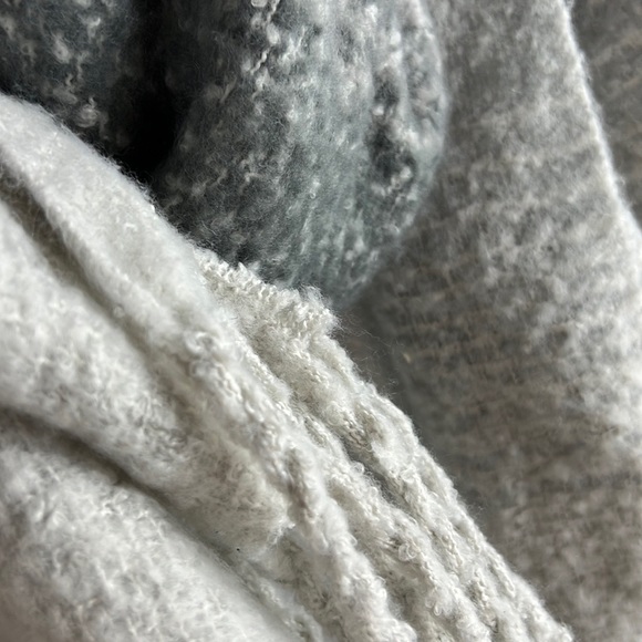 MERSEA & CO. |🐰Neutral Light Gray Knit Super Soft Scarf Shawl Wrap w/Fringe - Picture 8 of 9